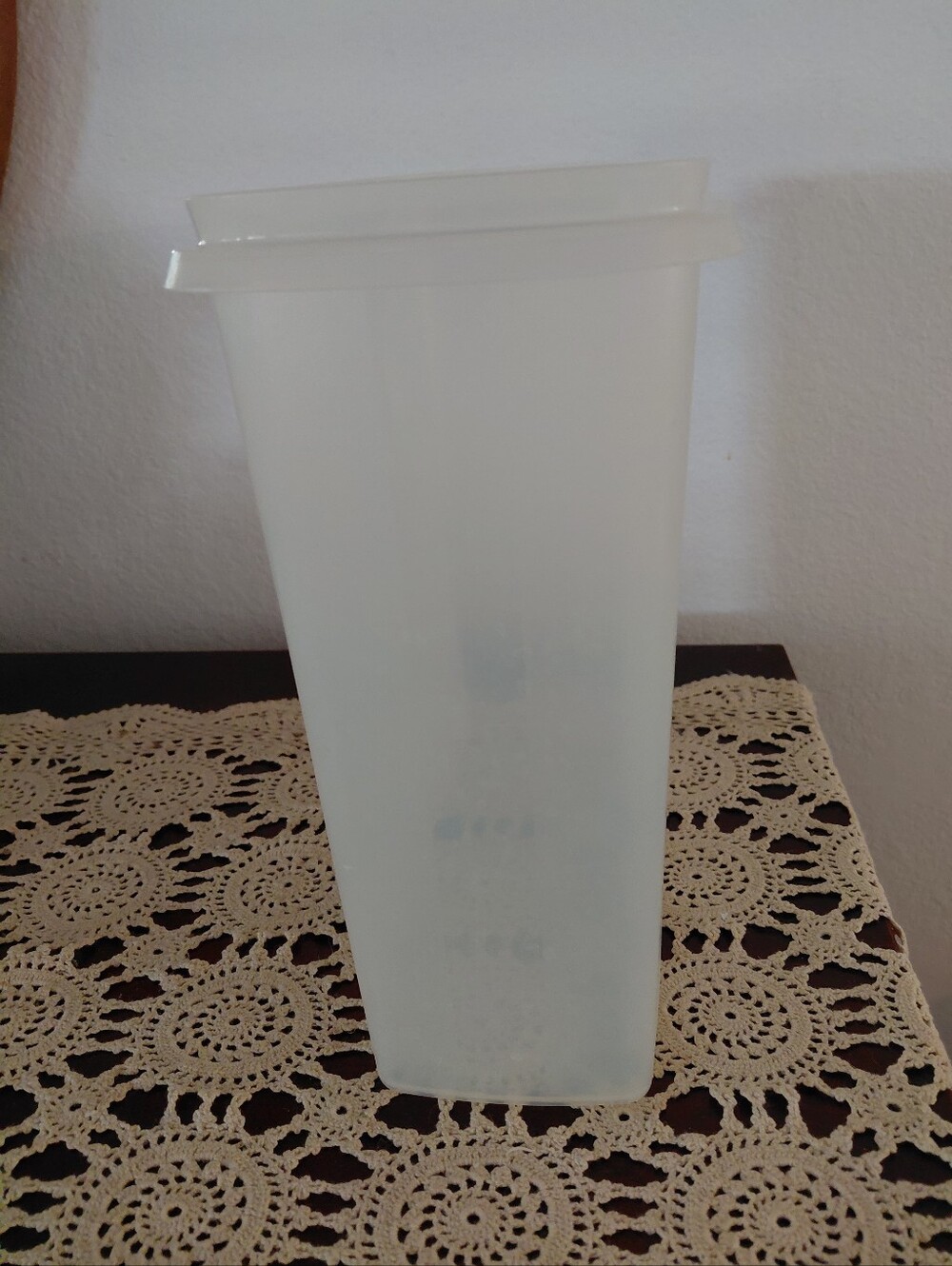 Tupperware Cereal Keeper NO LID